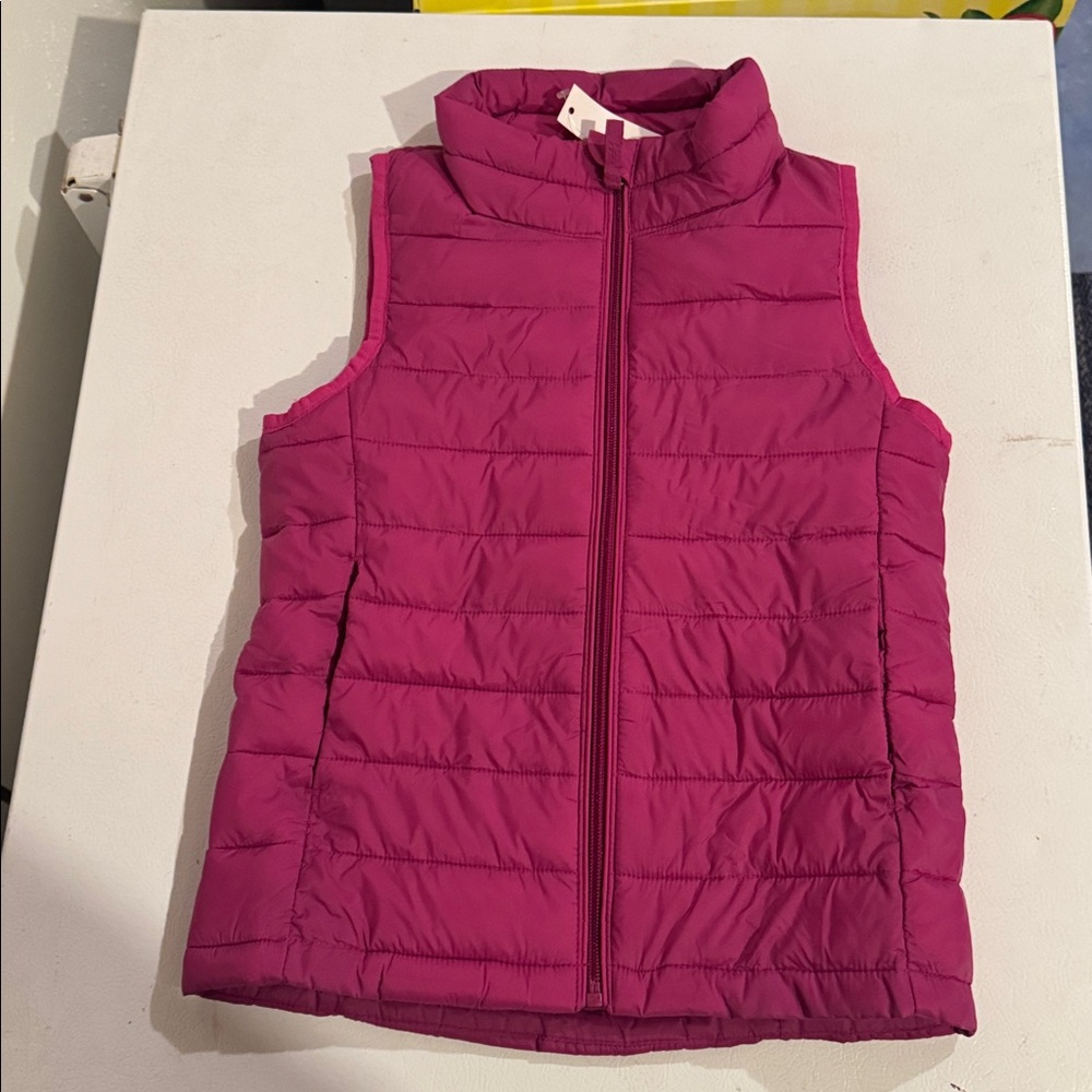 Amazon Essentials Girls Lightweight Water-Resistant Packable Puffer Vest -M
